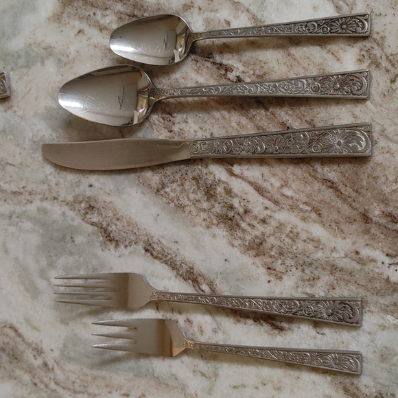 38 pc Japan Stainless Steal Supreme Cutlery Leaf Velvet Pattern - Picture 12 of 17